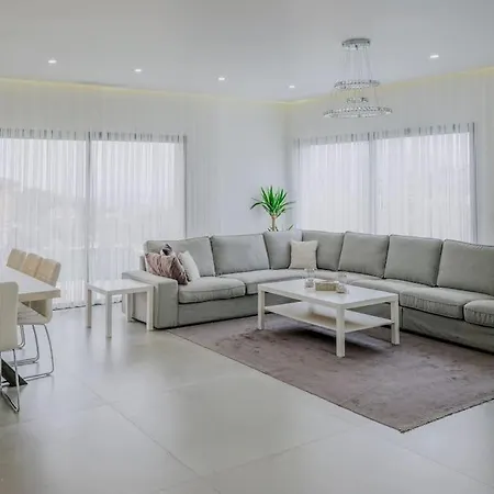 Du Golf Villa *