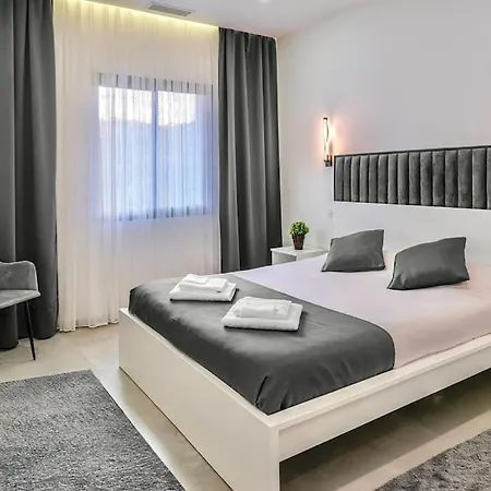 Du Golf Villa *